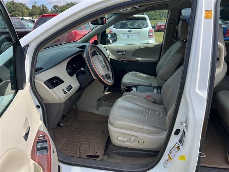 Toyota Sienna XLE FWD 8-Passenger V6 2012