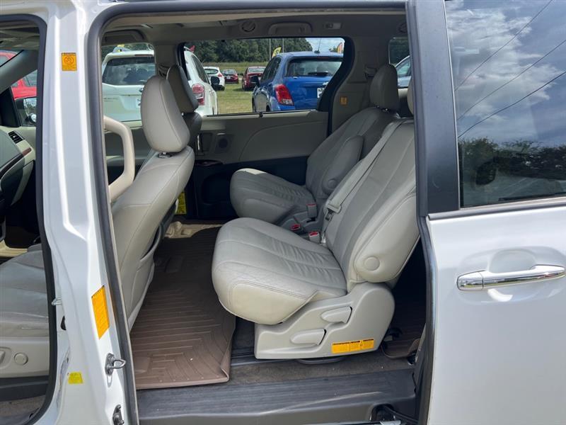 Toyota Sienna XLE FWD 8-Passenger V6 2012