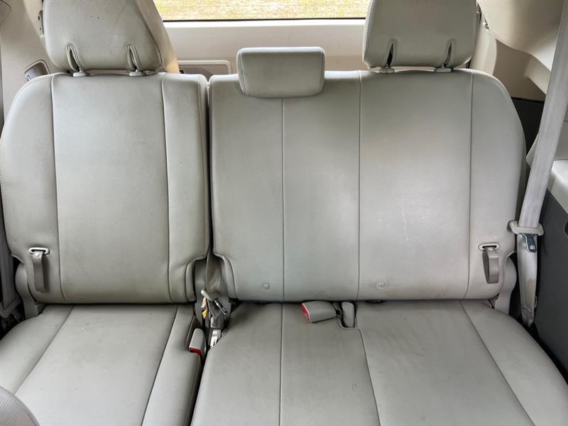 Toyota Sienna XLE FWD 8-Passenger V6 2012