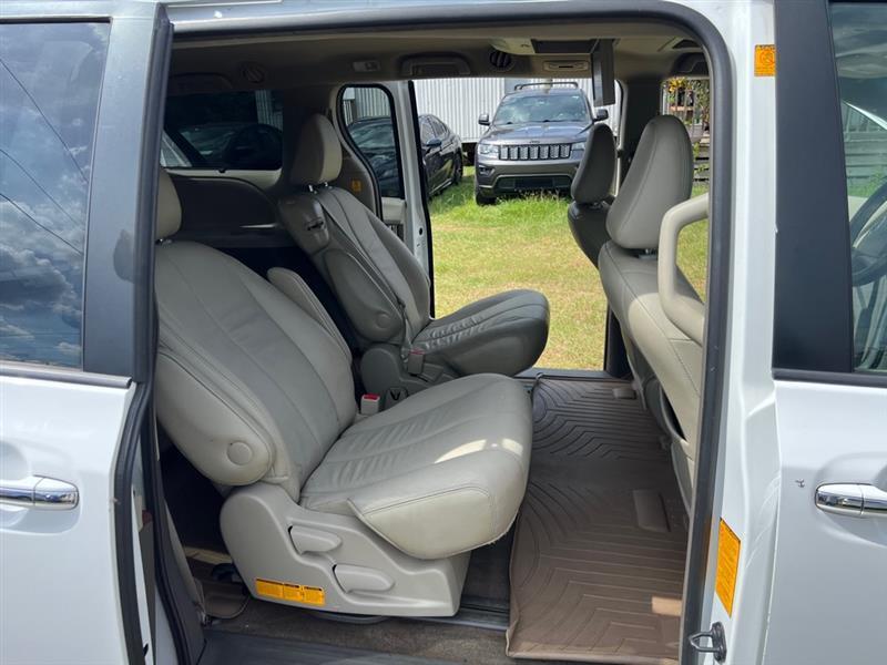 Toyota Sienna XLE FWD 8-Passenger V6 2012
