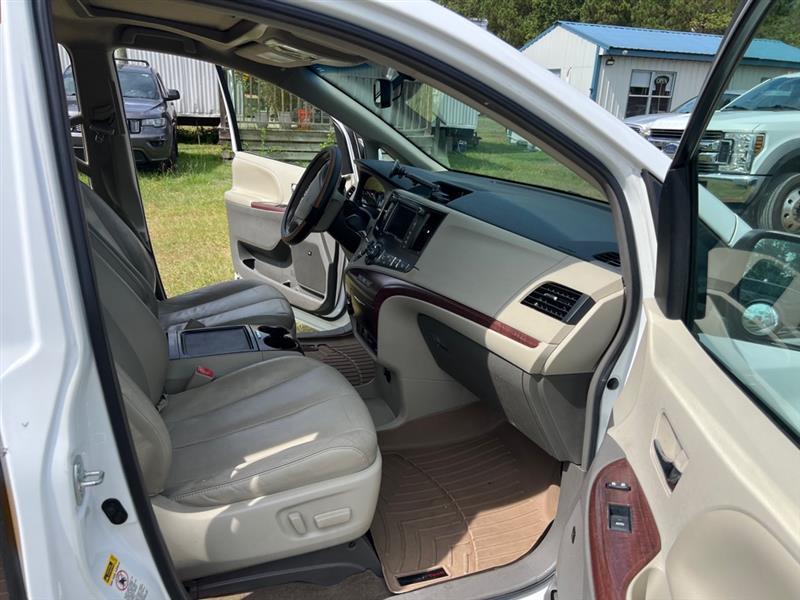 Toyota Sienna XLE FWD 8-Passenger V6 2012