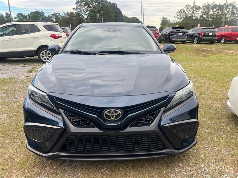 Toyota Camry SE 2021