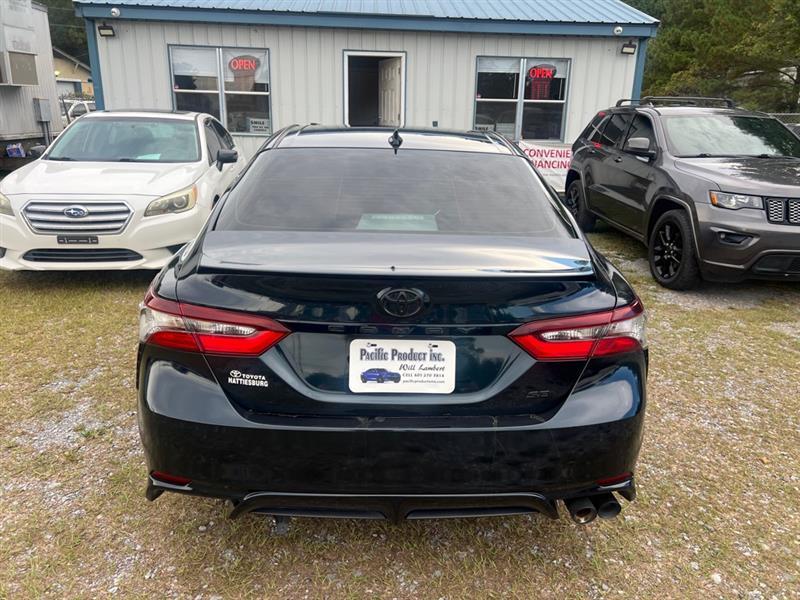Toyota Camry SE 2021