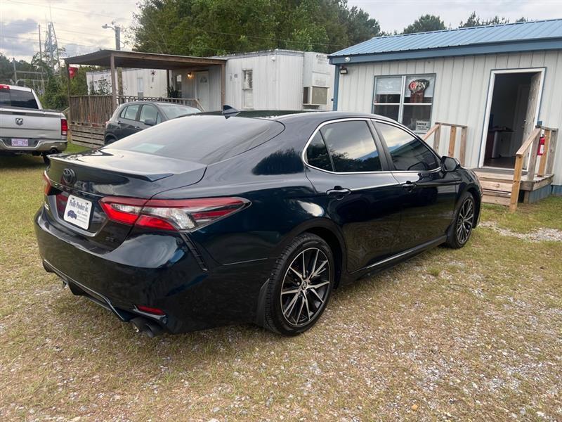 Toyota Camry SE 2021