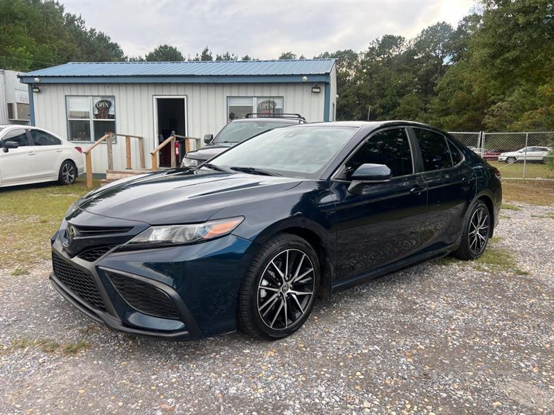 Toyota Camry SE 2021