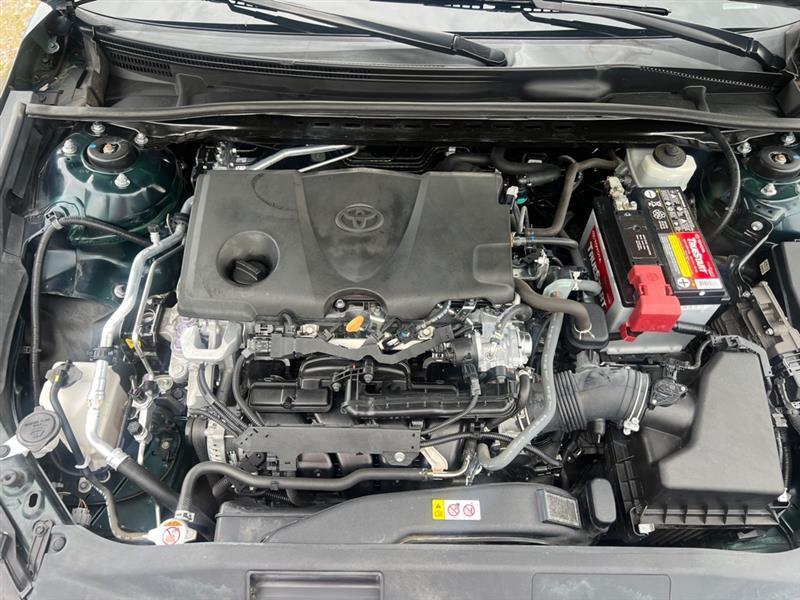 Toyota Camry SE 2021
