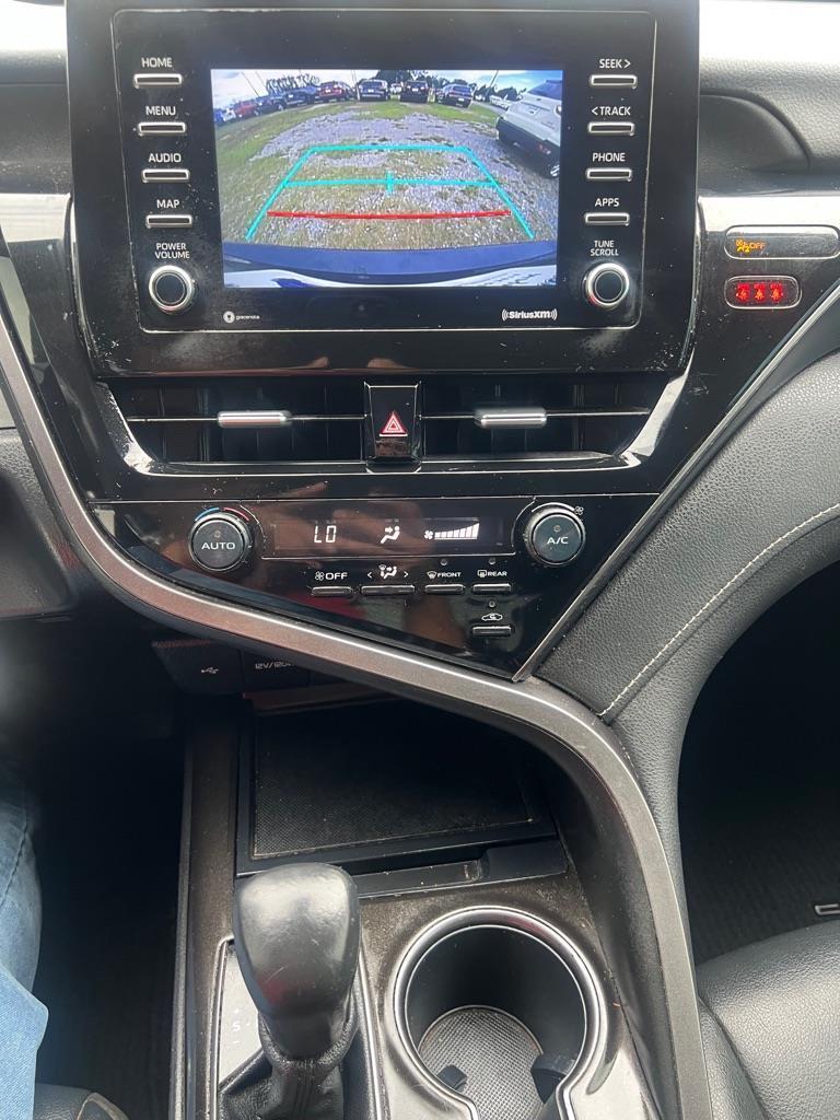 Toyota Camry SE 2021