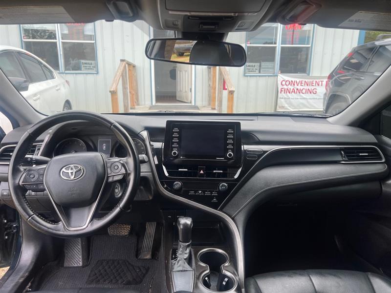 Toyota Camry SE 2021