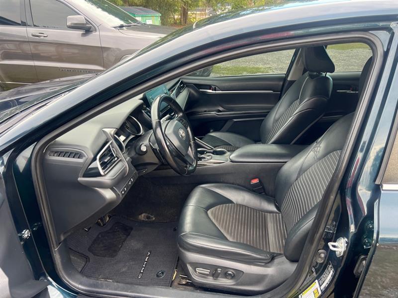 Toyota Camry SE 2021