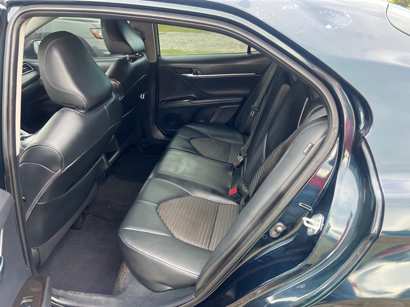 Toyota Camry SE 2021