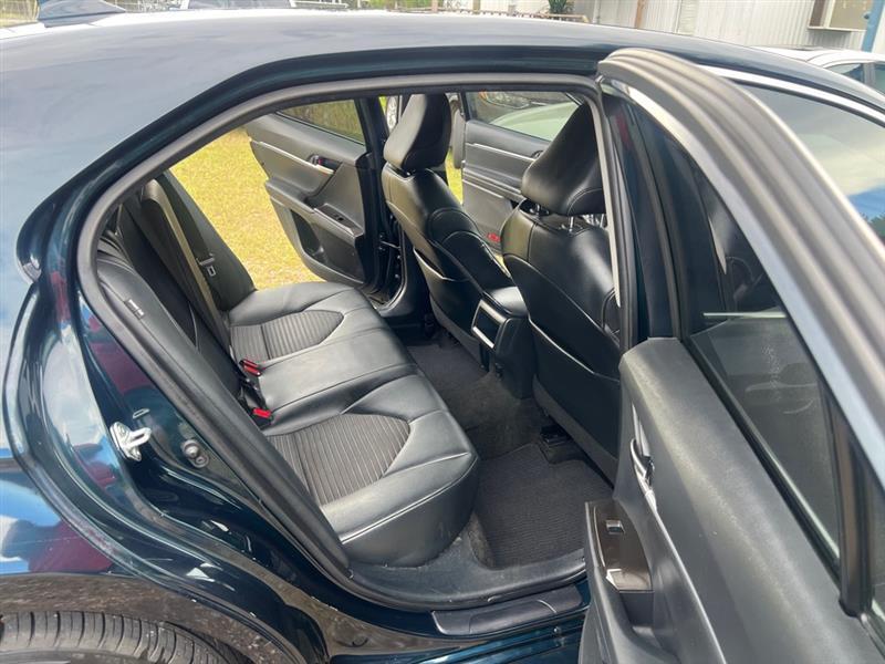 Toyota Camry SE 2021