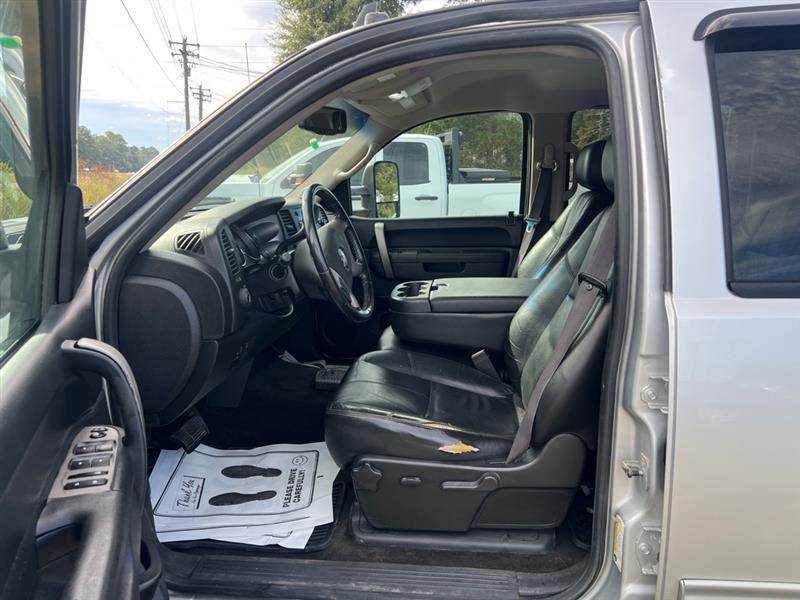 Chevrolet Silverado 3500HD LT Crew Cab 4WD 2011