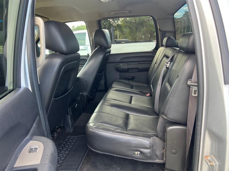 Chevrolet Silverado 3500HD LT Crew Cab 4WD 2011