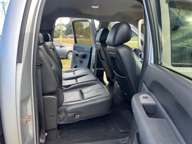 Chevrolet Silverado 3500HD LT Crew Cab 4WD 2011