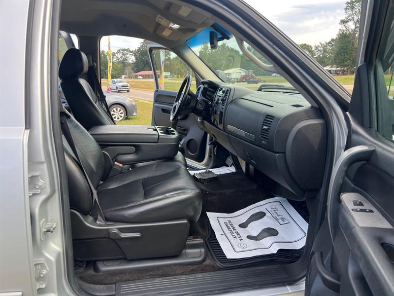 Chevrolet Silverado 3500HD LT Crew Cab 4WD 2011