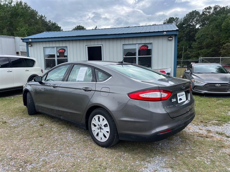 Ford Fusion S 2013