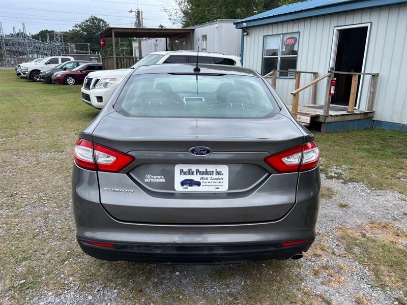 Ford Fusion S 2013