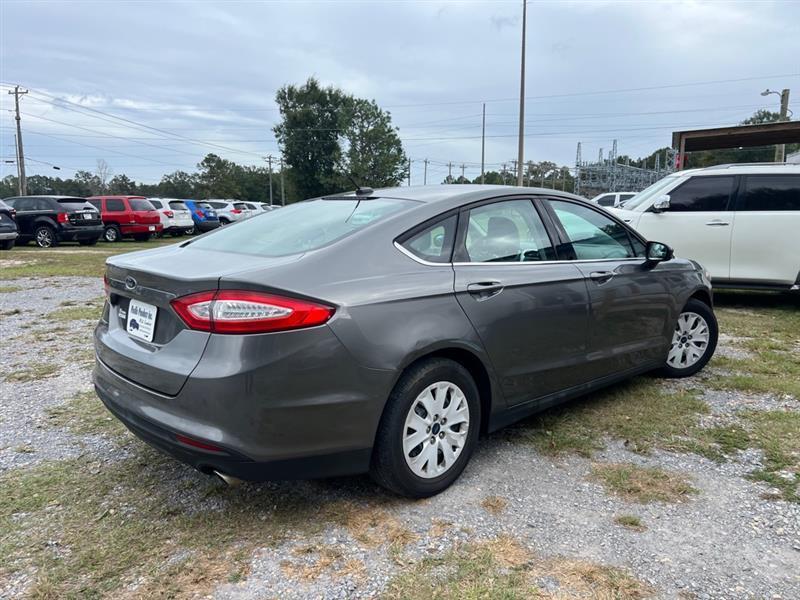 Ford Fusion S 2013