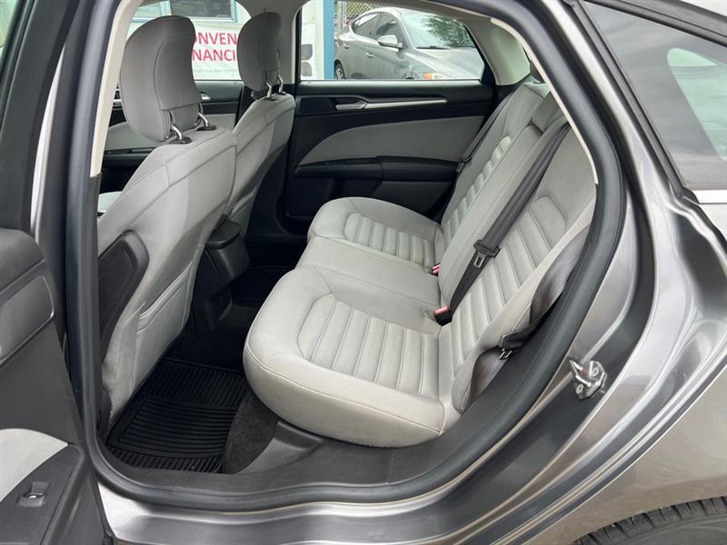 Ford Fusion S 2013