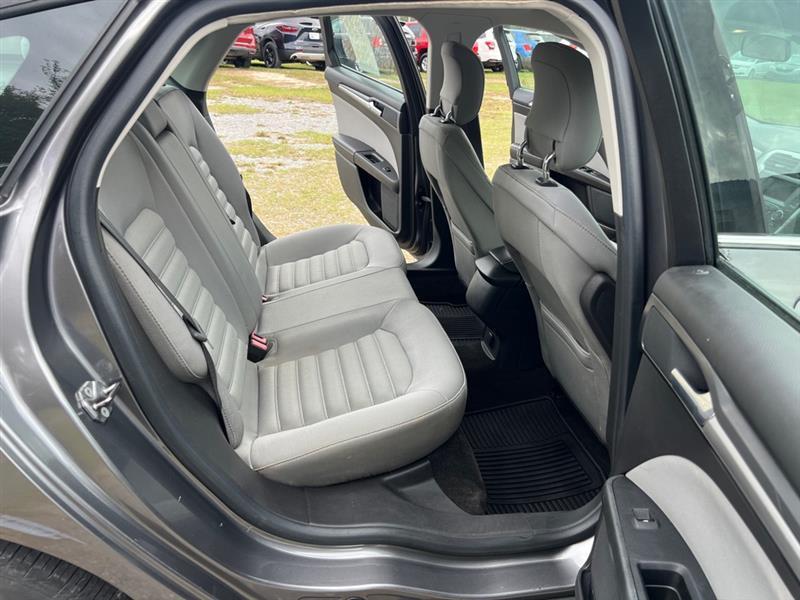 Ford Fusion S 2013