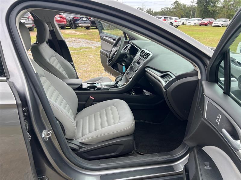 Ford Fusion S 2013