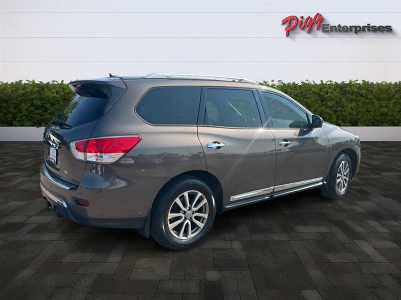 2016 Nissan Pathfinder SL photo 8