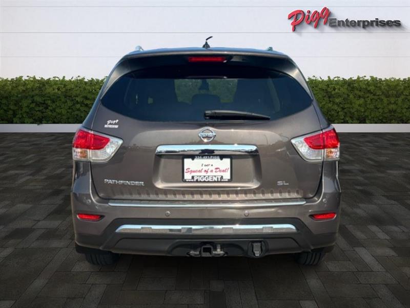 2016 Nissan Pathfinder SL photo 10