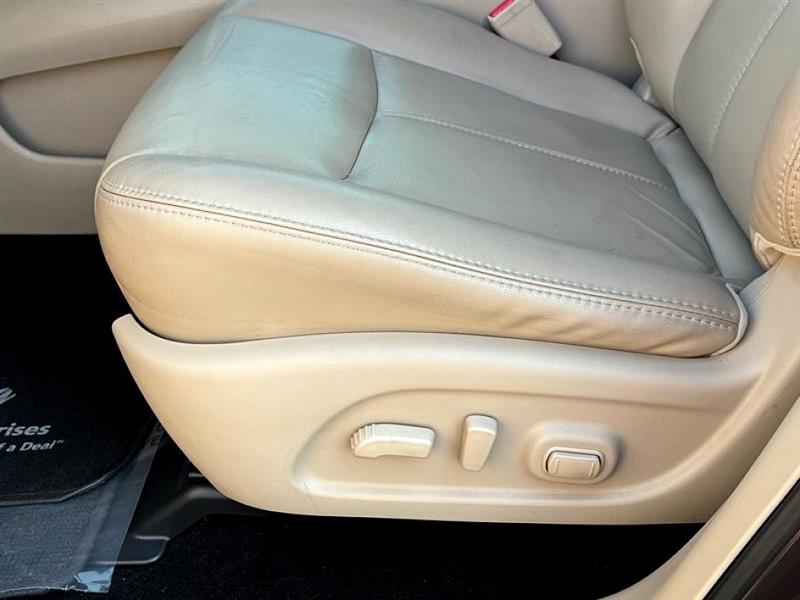 2016 Nissan Pathfinder SL photo 16