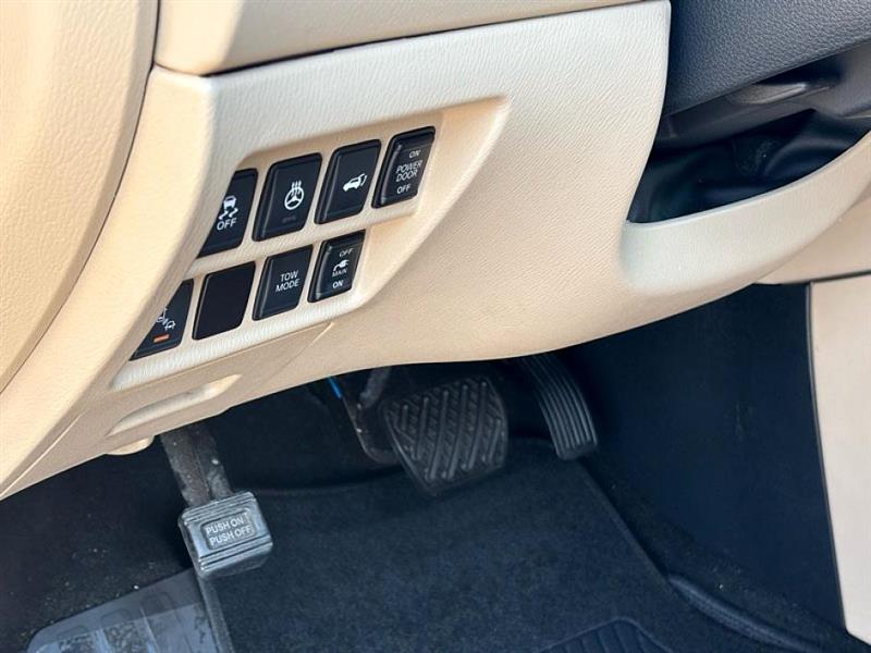 2016 Nissan Pathfinder SL photo 17