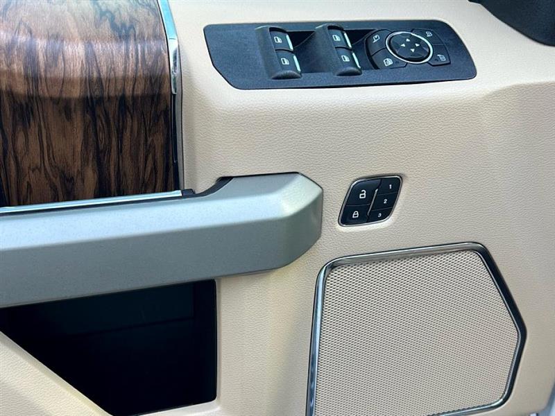 2020 Ford F-150 Lariat photo 24