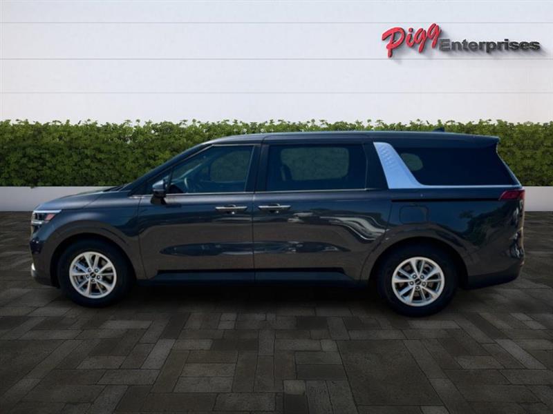 2024 Kia Carnival LX photo 4