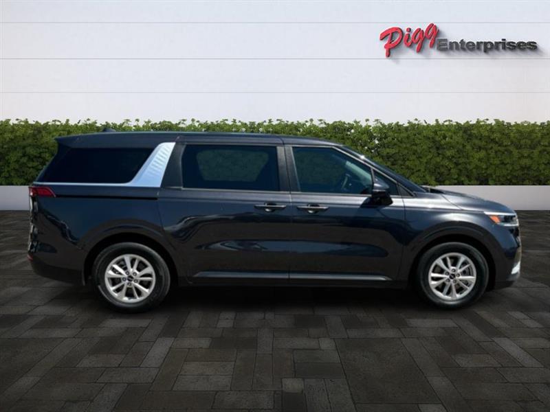2024 Kia Carnival LX photo 8