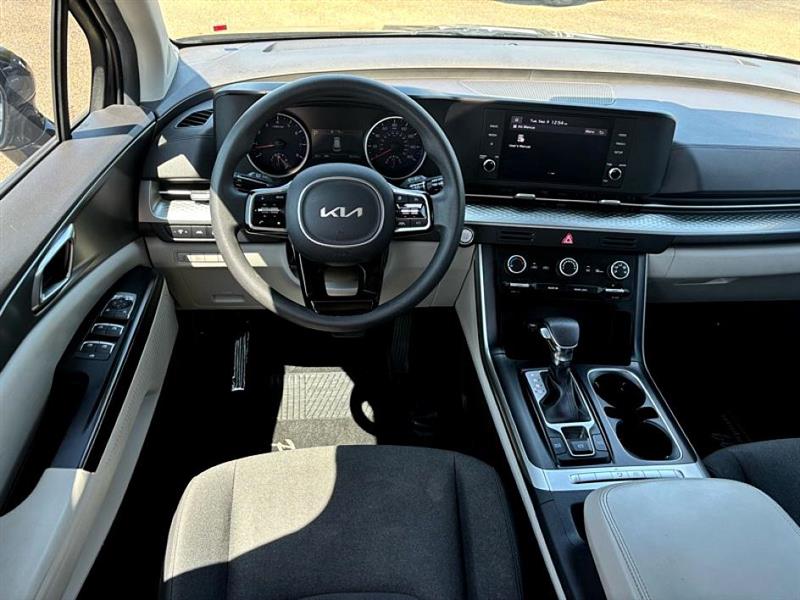 2024 Kia Carnival LX photo 15