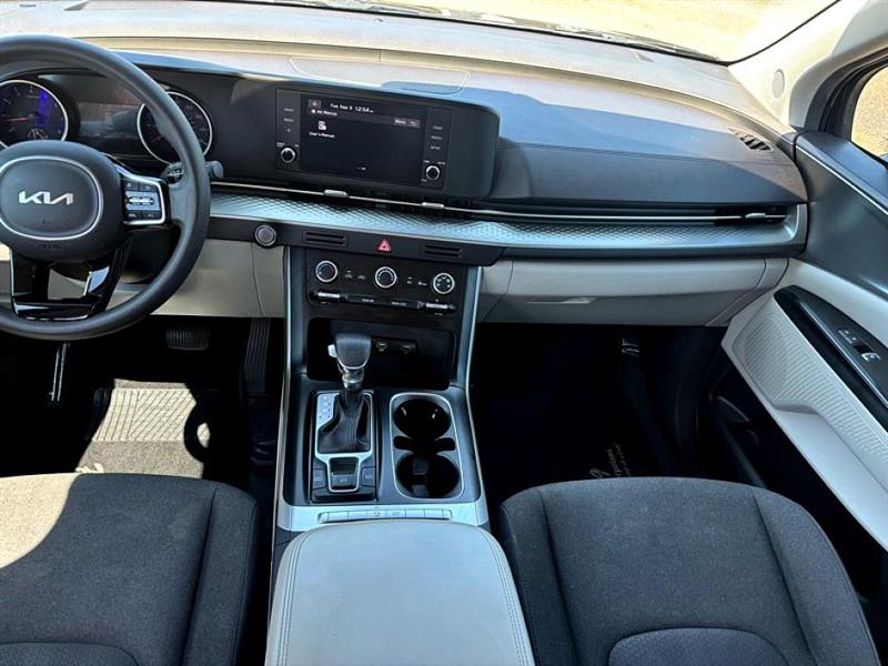 2024 Kia Carnival LX photo 16