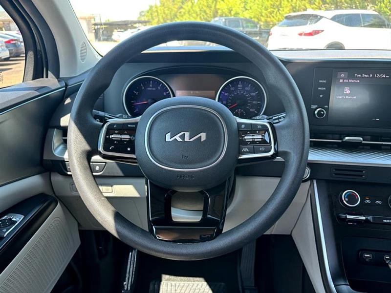 2024 Kia Carnival LX photo 18