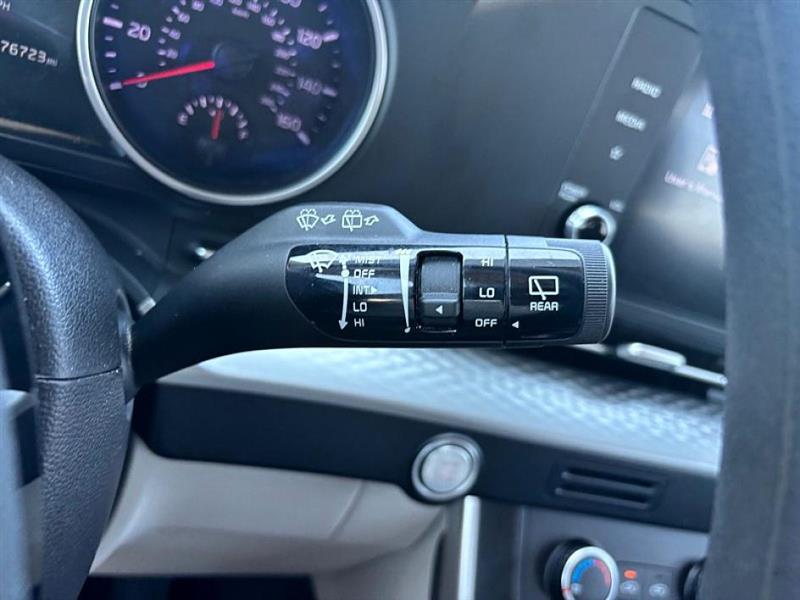 2024 Kia Carnival LX photo 28