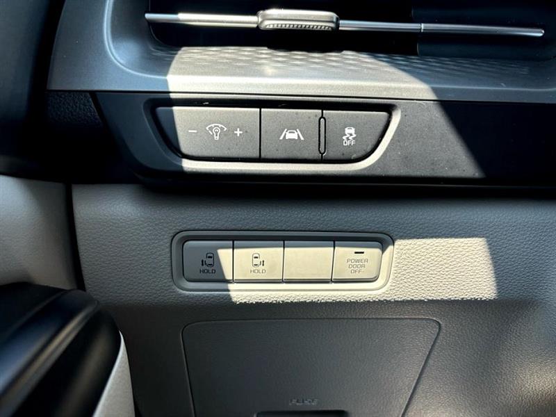 2024 Kia Carnival LX photo 30