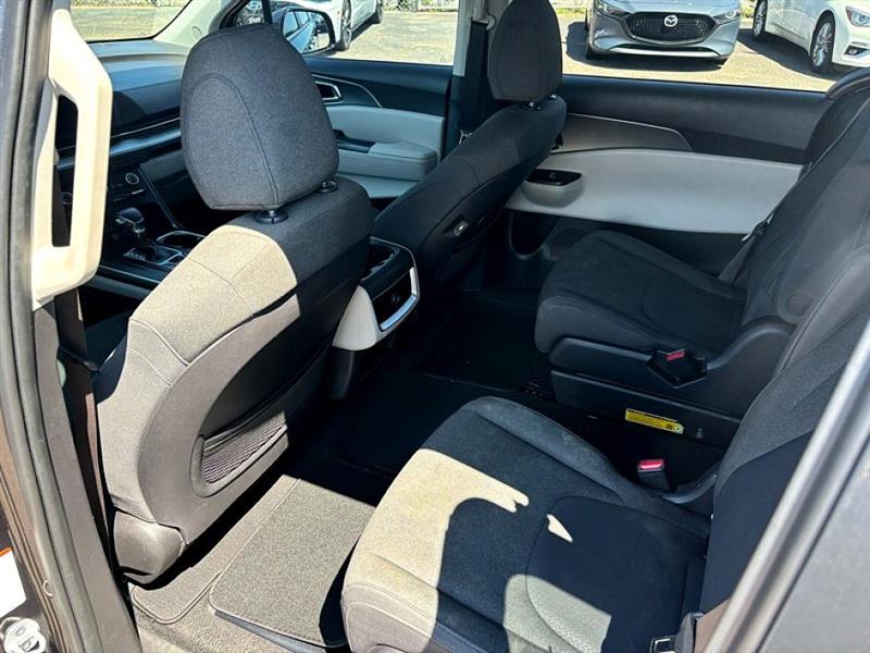 2024 Kia Carnival LX photo 33