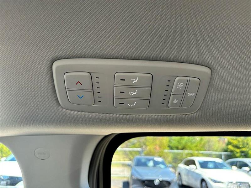 2024 Kia Carnival LX photo 34