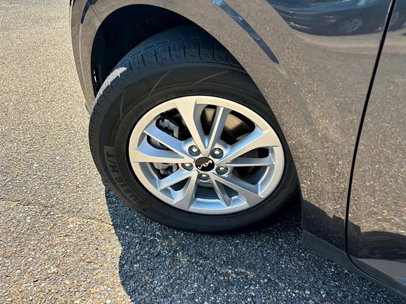 2024 Kia Carnival LX photo 36