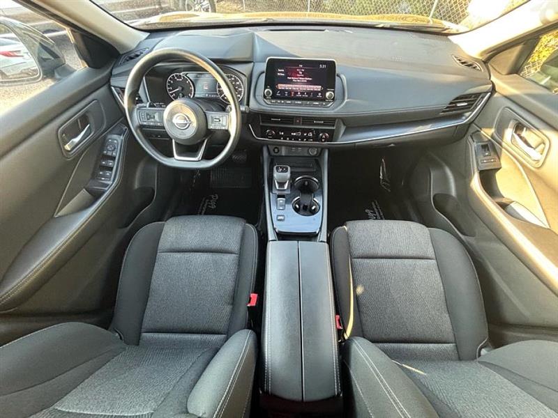 2024 Nissan Rogue SV photo 11