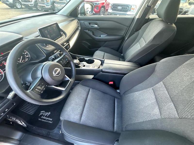 2024 Nissan Rogue SV photo 16