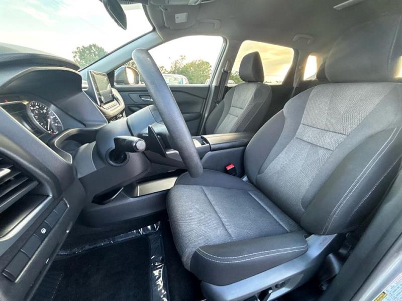 2024 Nissan Rogue SV photo 17