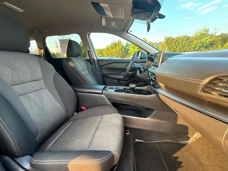 2024 Nissan Rogue SV photo 29