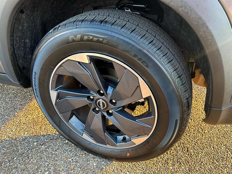 2024 Nissan Rogue SV photo 31