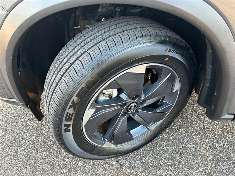2024 Nissan Rogue SV photo 32
