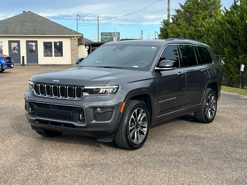 2022 Jeep Grand Cherokee Overland photo 2