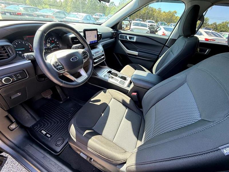 2024 Ford Explorer XLT photo 17