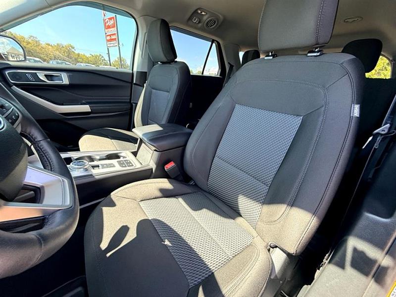2024 Ford Explorer XLT photo 18