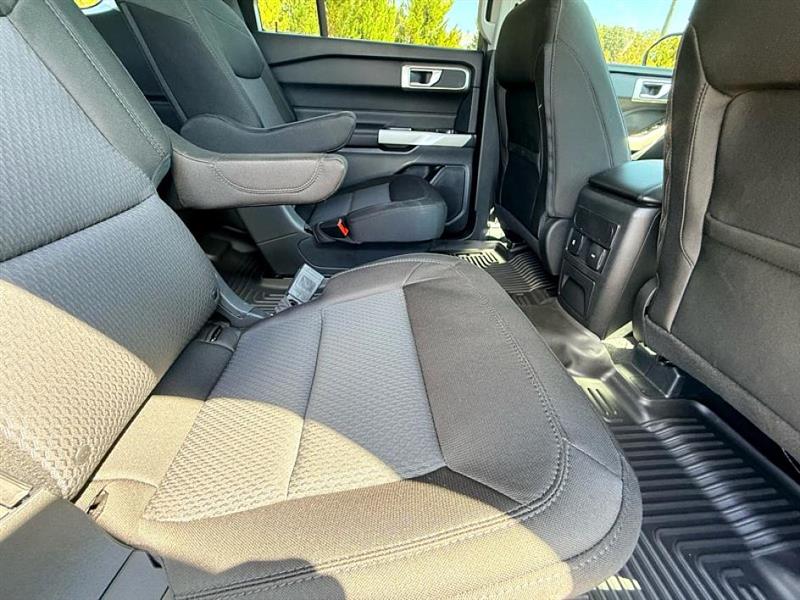2024 Ford Explorer XLT photo 25